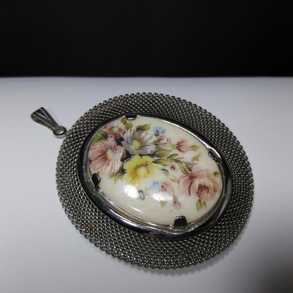 Vintage Floral Porcelain Mesh Frame Pendant, Silver tone, 1960s, 2 3/4 Inches - Picture 4 of 10